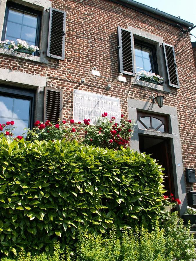 Le Petit Chapitre : Maison De Charme Lägenhet Fosses-La-Ville Exteriör bild